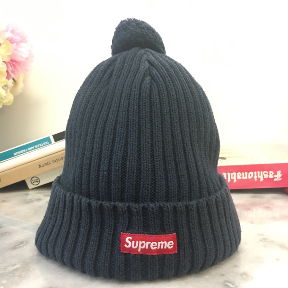 Supreme Pom Beanie - Navy